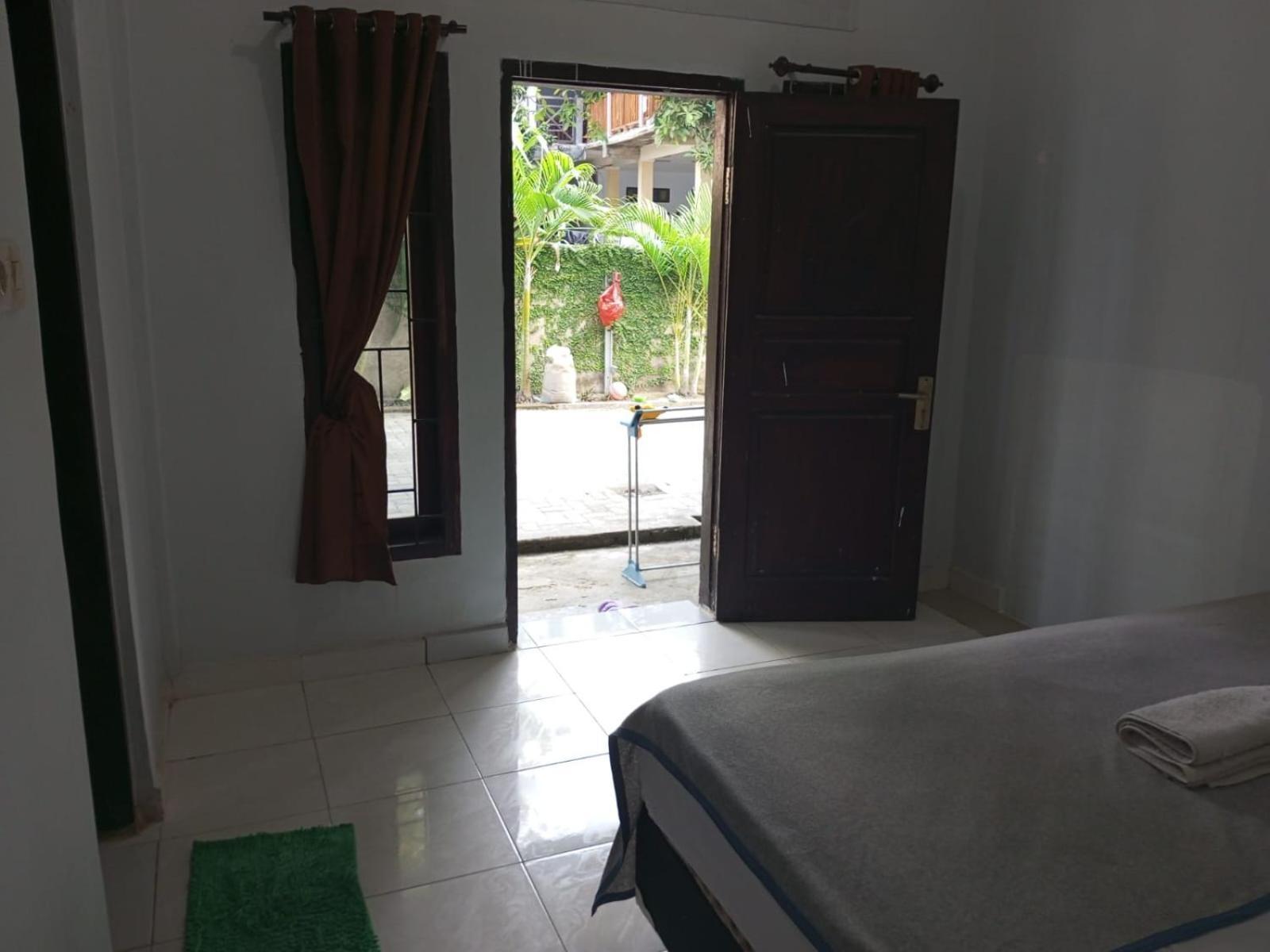 Kri Homestay Kuta  Exterior photo